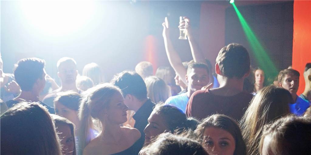 Betreiber der Nachtschicht bangt um Zukunft der Disko: „Lange können wir nicht mehr durchhalten“ Gehen in der Nachtschicht die Lichter aus? Der Betreiber bangt um die Zukunft der einzigen Diskothek in Werne. Seit Wochen ist die Disko an der Kamener Straße in Werne aufgrund der Corona-Krise geschlossen.