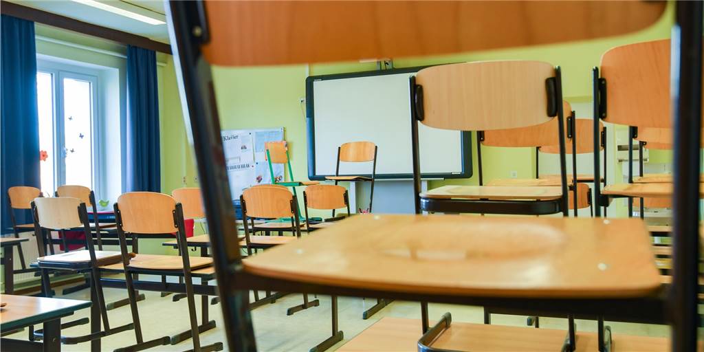 Schüler im virtuellen Klassenraum: Lernen mit App und E-Mail Klassenräume sind verwaist – gelernt wird vorerst zuhause.