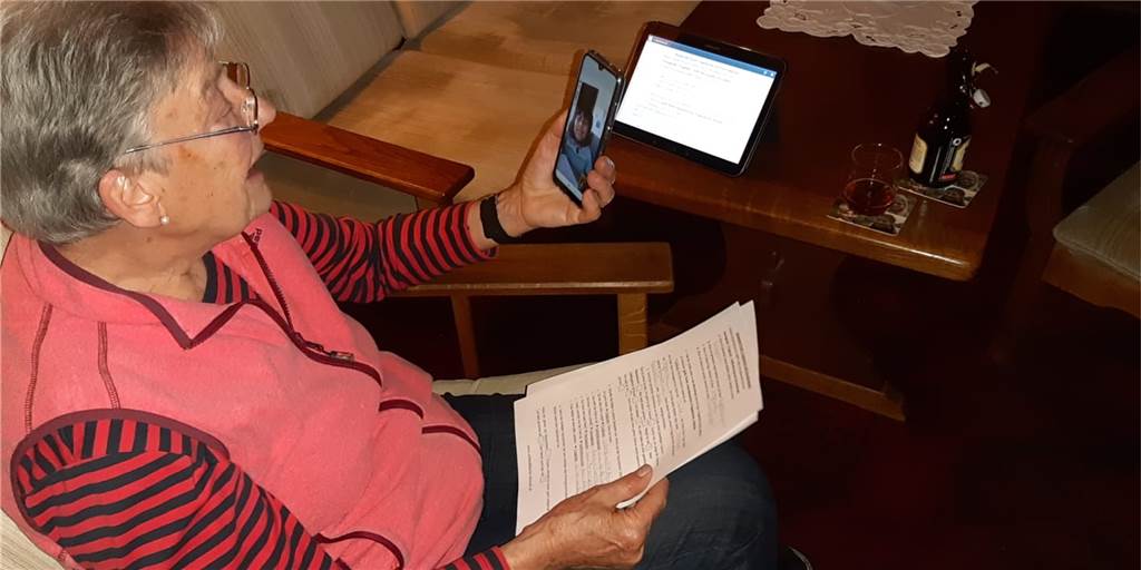 Hausaufgaben per Videocall: Oma aus Davensberg unterrichtet Enkel in Brasilien Brigitte Bleckmann macht mit ihrer Enkelin Deutsch-Hausaufgaben - obwohl die in Brasilien lebt.