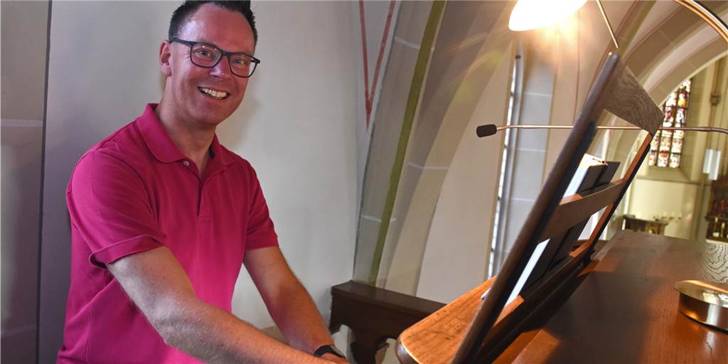 Markus Reidegeld ist der leitende Kirchenmusiker der St.-Mauritius-Kirchengemeinde in Nordkirchen. Seit der Corona-Krise hat sich seine Arbeit stark verändert. Vor allem die Arbeit mit den vielen Sängerinnen und Sängern in den Chören fehlt dem Kantor.