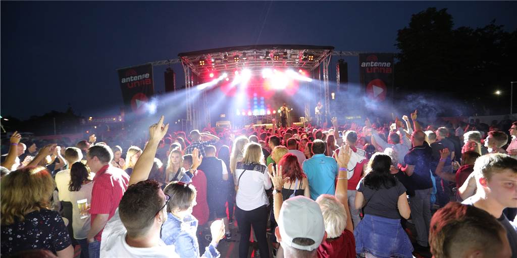 Corona-Krise in Selm: Kann das Stadtfest im Juni laufen? Rund zweitausend Besucher haben auf dem Selmer Stadtfest 2019 eine Schlagerparty gefeiert. Ob das 2020er-Stadtfest stattfinden kann, ist noch offen.