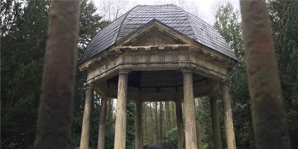 Perfekter Arbeitsort in der Corona-Krise: Tempel der Ruhe wird saniert Der Tempel der Ruhe im Bodelschwingher Wald wird saniert.