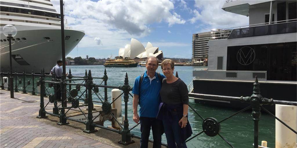 Lüner zurück von der MS Artania: Aus der Traumreise wurde ein Albtraum Eva und Karl-Heinz Rümmler in Sydney (im Hintergrund die weltberühmte Oper), wo das Ehepaar einige Ausflüge machen konnte.