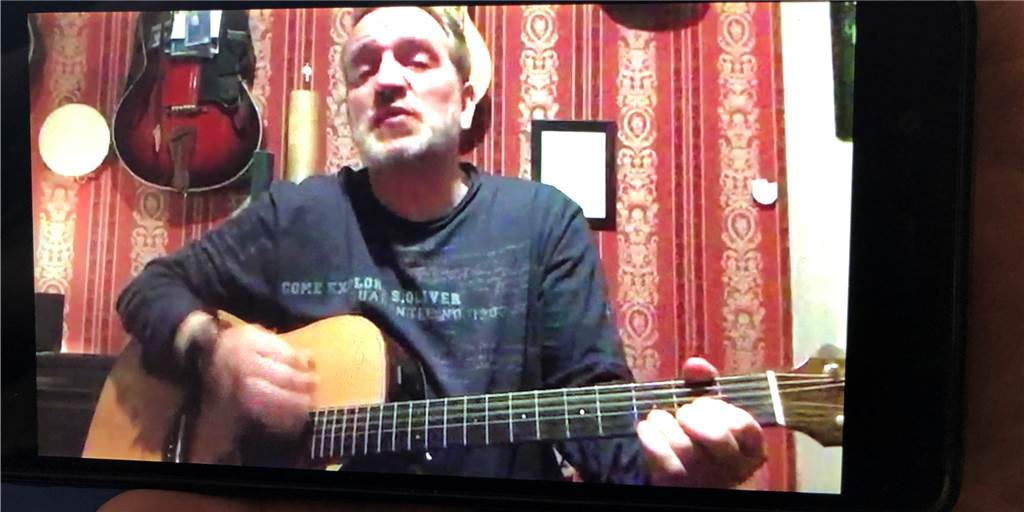 Coronavirus: Heico Nickelmann macht mit Songs Mut - per WhatsApp Der Raesfelder Heico Nickelmann will in der Coronavirus-Krise mit Songs über WhatsApp ein bisschen von den Sorgen ablenken.