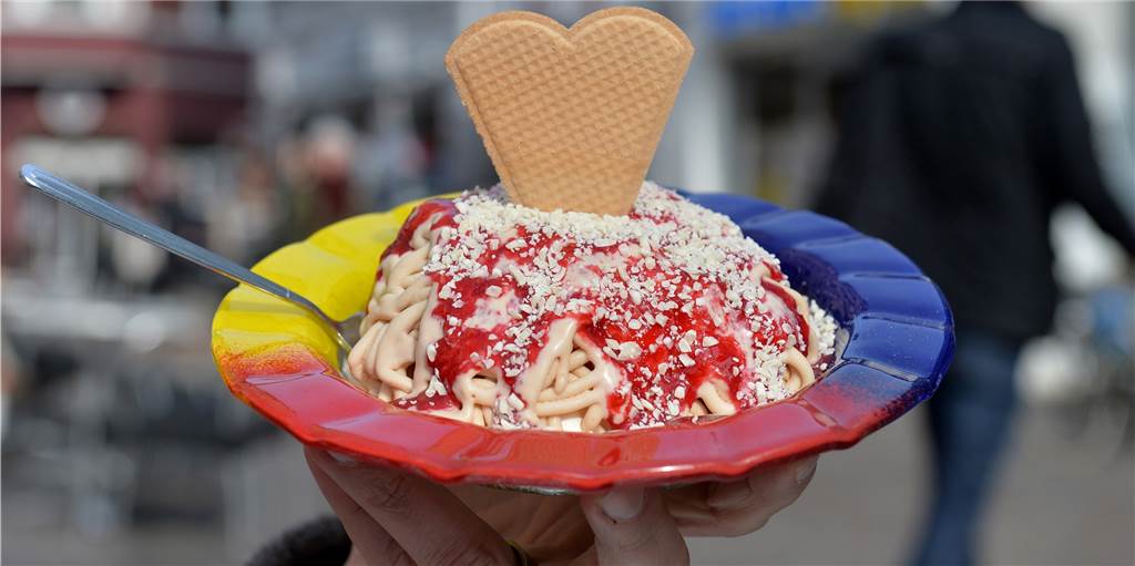 Aktion von Eintracht Ahaus: Eis und Pizza für Altenpfleger und Co. Eintracht Ahaus sammelt Spenden, um Mitarbeitern von Krankenhäusern, Seniorenheimen, Supermärkten oder der Feuerwehr einen kleinen Gefallen zu tun.