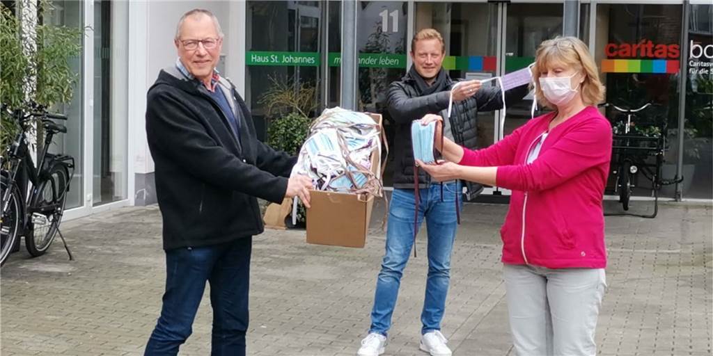 Coronavirus: Welle der Hilfsbereitschaft nach Aufruf der Seniorenheime Übergabe Masken Seniorenheim St. Johannes Kirchhellen