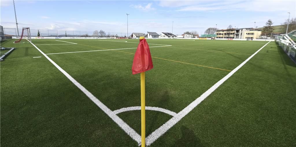Sportwissenschaftler zur 14 Tage-Frist: „Verletzungen vorprogrammiert“ Aktuell sind alle Fußballplätze verwaist, weil sie gesperrt sind. Der FLVW hat angekündigt, bei einem Wiederbeginn der Spielzeit den Teams zwei Wochen im Vorhinein Bescheid zu geben.
