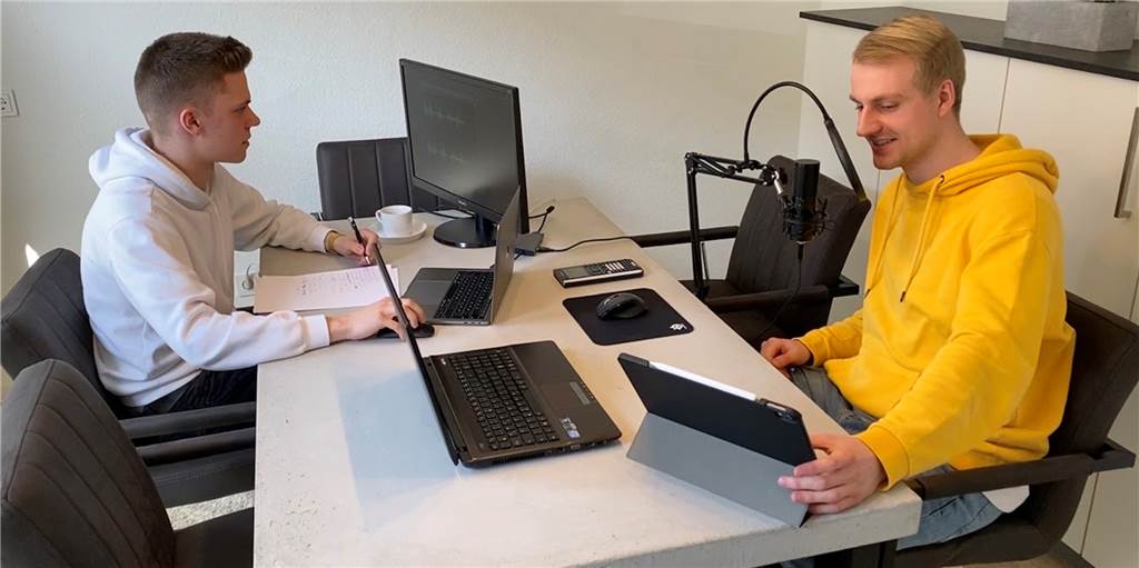 Hilfe fürs Mathe-Abi: Zwei Ahauser rechnen Klausuren auf Youtube vor Josef Naber (l.) und Johannes Mensing betreiben seit Kurzem einen Youtube-Kanal, auf dem sie Oberstufenschüler fit für das Mathe-Abi machen wollen.