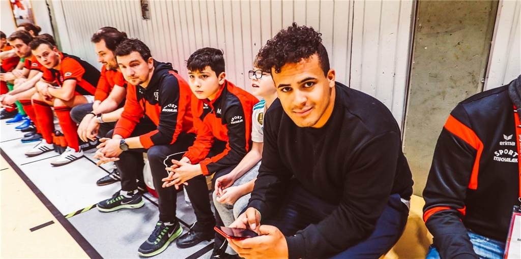 Ruhr Nachrichten-Redakteur zeigt Amateurkickern, wie Fifa funktioniert David Döring, Sportredakteur der Ruhr Nachrichten, hat beim Fifa-Turnier ordentlich für Furore gesorgt.