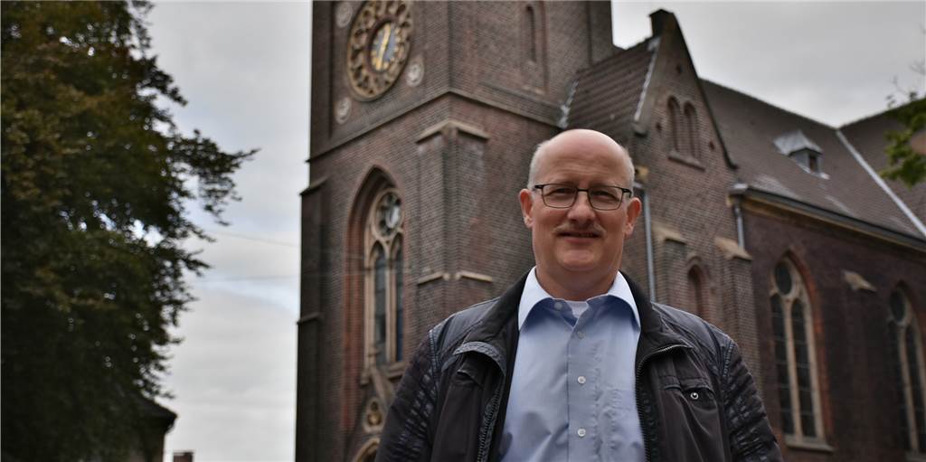 Castrop-Rauxels Pfarrer akzeptieren Nein zu öffentlichen Gottesdiensten Pfarrer Arno Wittekind, Vorsitzender des Presbyteriums der evangelischen Paulus-Kirchengemeinde, sieht die Klage der Berliner Gemeinde gegen das Gottesdienstverbot kritisch.