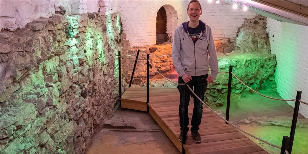 Versteckte Botschaft und ein Loch: Geheimnisse der Vredener Pfarrkirche Die Krypta ist die „Keimzelle Vredens“, sagt Pastoralreferent Tobias Beck.