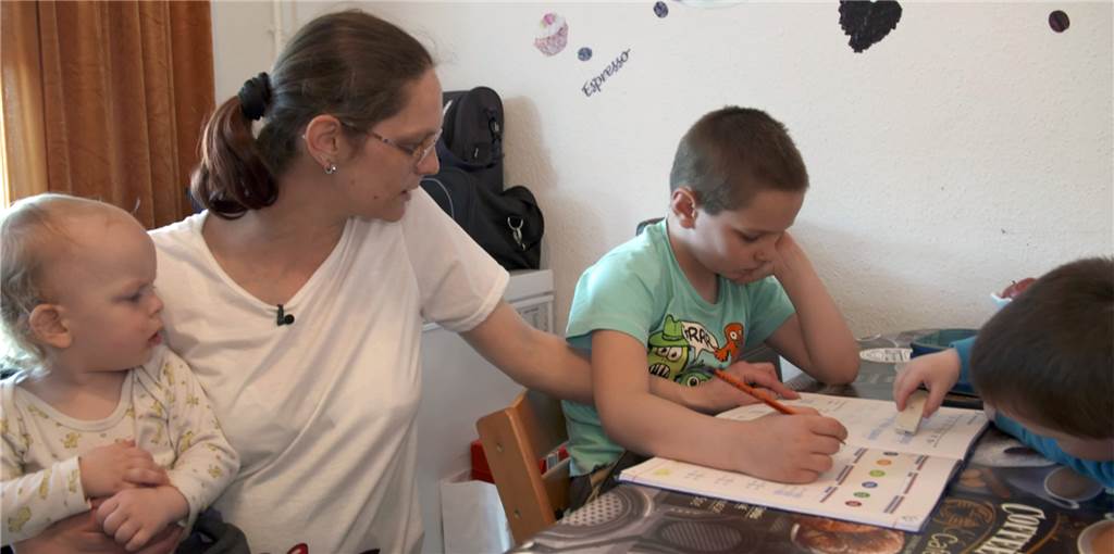 Coronavirus: Eltern bombardieren Familienpraxis Dorsten mit Anrufen Homeschooling, gleichzeitig Homeoffice und die Sorge vor dem Arbeitsplatzverlust machen Eltern fertig.