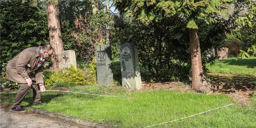 Brüder stehen plötzlich vor leerem Grab ihrer Eltern Das Grab von Rudolf und Anna Siedlaczek auf dem Nordfriedhof in Eving wurde unrechtmäßig eingeebnet, erklärt Rudolf Kroh (geb. Siedlaczek).