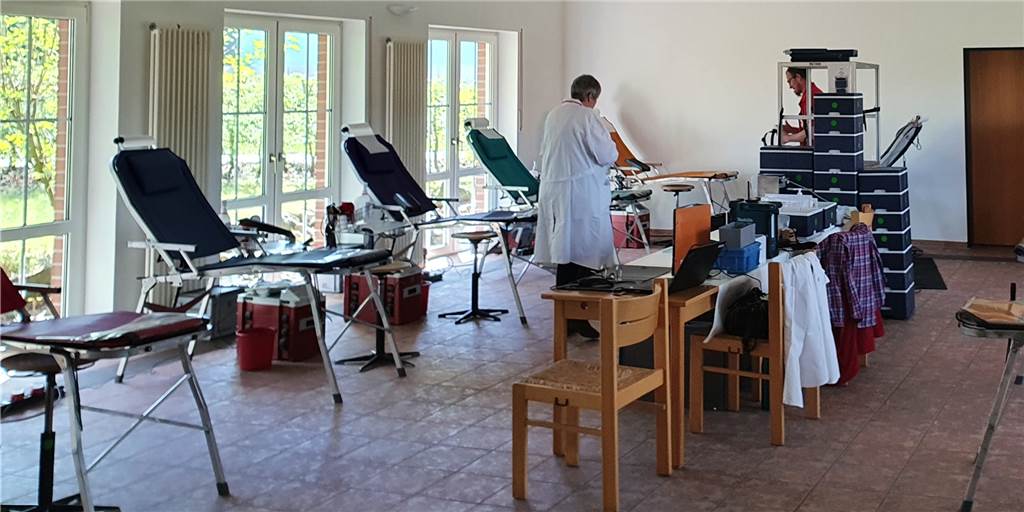 Blutspende zu Ostern trotz Corona-Krise bricht alle Rekorde in Herbern Sechs Spenderliegen und vier Ruheliegen standen für die Spender bei der Blutspende in Herbern bereit.