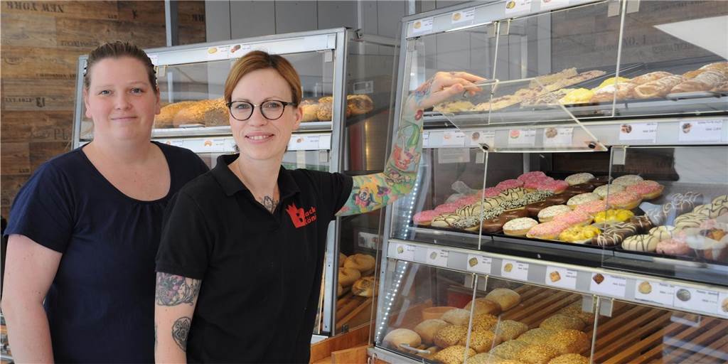 Corona-Krise zeigt Wirkung: „Back König“ in Stadtlohn schließt die Türen Denise Schwinning (l.) hat sich dazu entschlossen, die SB-Bäckerei "Backkönig" in der Stadtlohner Innenstadt zu schließen.