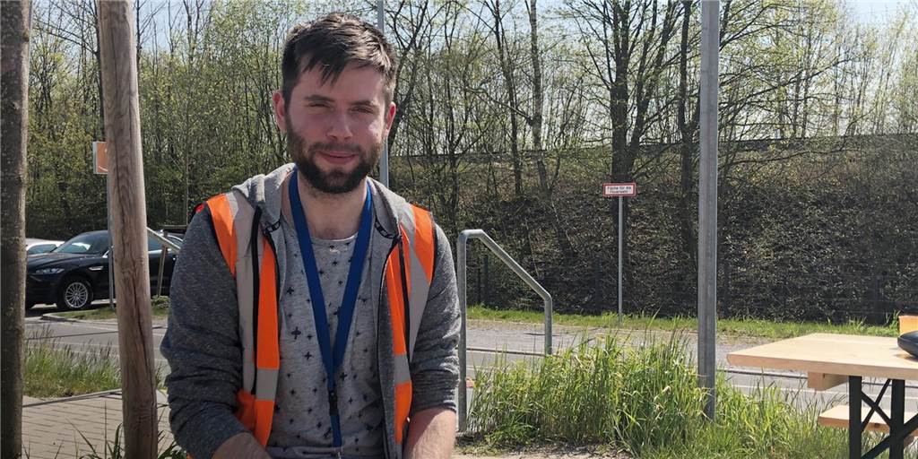 Corona zwingt Mitarbeitern von Amazon in Werne längere Wege auf Amazon-Mitarbeiter Markus Drac (30) berichtet, wie die Corona-Krise seine Arbeit beeinflusst.
