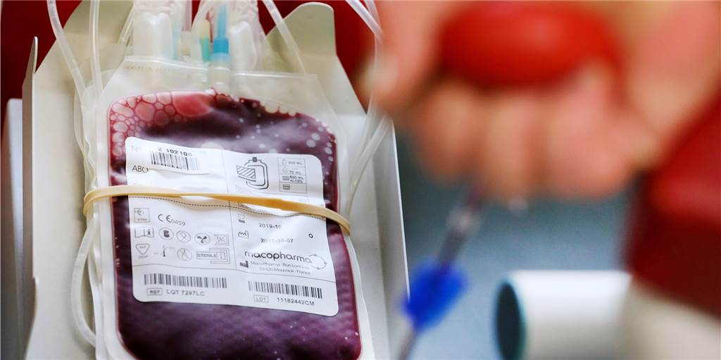 Coronavirus hilft: Viele Spender lassen sich derzeit Blut abzapfen Coronavirus hilft: Viele Spender lassen sich derzeit Blut abzapfen