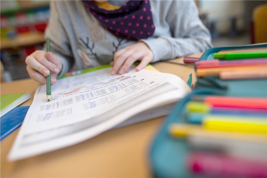 Freiwilligkeit, nur gute Noten für Distanz-Unterricht – Überblick zu Schulen in NRW