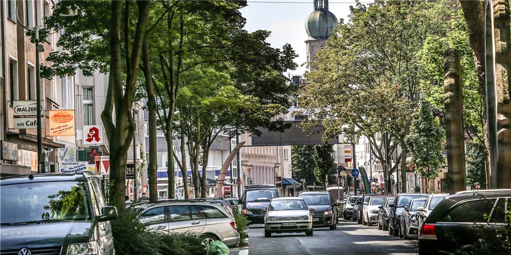 „Für die Gastronomen tut es mir unendlich leid“ Die Kaiserstraße in Dortmund: Auch hier dürfen die Geschäfte ab Montag (20.4.) wieder öffnen.