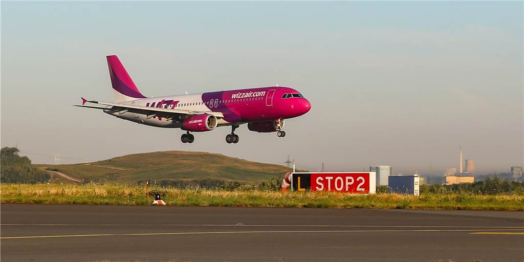 Himmlische Stille statt Fluglärm über dem Dortmunder Süden Noch noch die Fluggesellschaft Wizz Air startet momentan von Dortmund aus. Sechmal pro Woche.