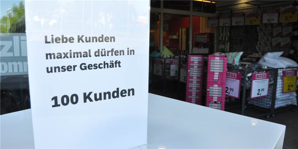 Wiedereröffnung: Castrop-Rauxels Möbelhäuser erleben großen Andrang Bis zu 100 Kunden lässt der SB-Möbelhändler Boss in diesen Corona-Zeiten in seine Filiale an der Siemensstraße.