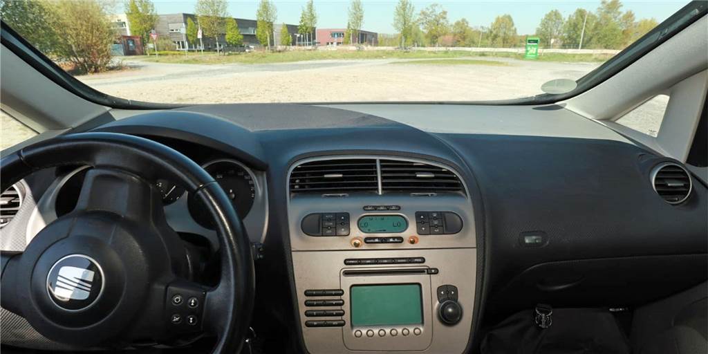 Weg für Autokino in Ahaus frei: Vorstellungen starten am Donnerstag Auf dem Parkplatz der Berufsbildungsstätte an der Fürstenkämpe in Ahaus sollen ab Donnerstag 213. April, Autos vor der großen Kinoleinwand parken können.