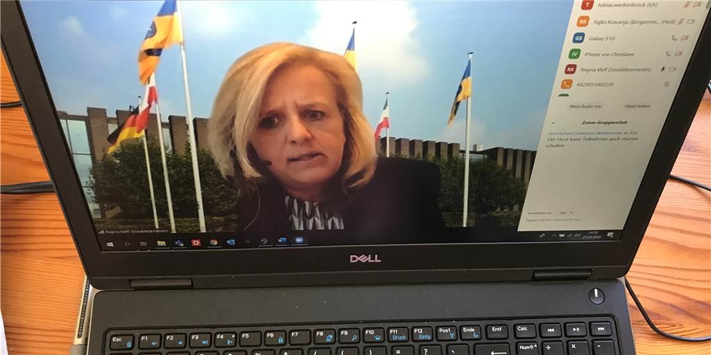 Regina Kleff muss mit ihrem Team in der Stadtverwaltung viele Fragen zum Thema Schule und Corona-Krise beantworten und eine gute Regelung für den Neustart an den Schulen finden. Dienstag stellte die Castrop-Rauxeler Sozialdezernentin sich den Fragen in einer Web-Konferenz.