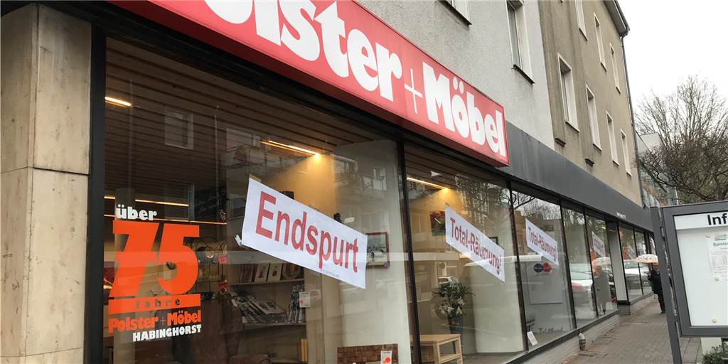 Castrop-Rauxeler Möbel-Händlerin: „Das ist das falsche Signal!“ Polster+Möbel in Habinghorst hat seit Ausbruch der Corona-Krise geschlossen - und behält das für sich auch bei, obwohl der Laden wieder öffnen könnte. Die Betreiber haben aber auch für die eigene Zukunft eine neue Entscheidung getroffen.