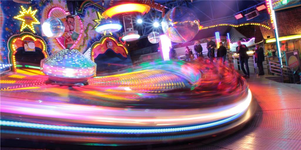 Cranger Kirmes im Oktober geplant: Droht Absage von Karussells auf Simjü? Ob sich der Musik-Express auf Simjü 2020 drehen wird, ist unklar. Denn im Oktober könnte auch die Cranger Kirmes um Zusagen der Schausteller buhlen.