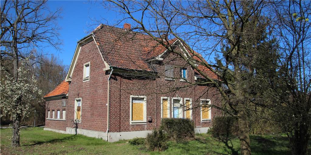 Haus am Cappenberger See gibt Rätsel auf - bekannt ist nur sein Ende Im Dornröschenschlaf: das dem Abbruch geweihte Haus am Cappenberger See.