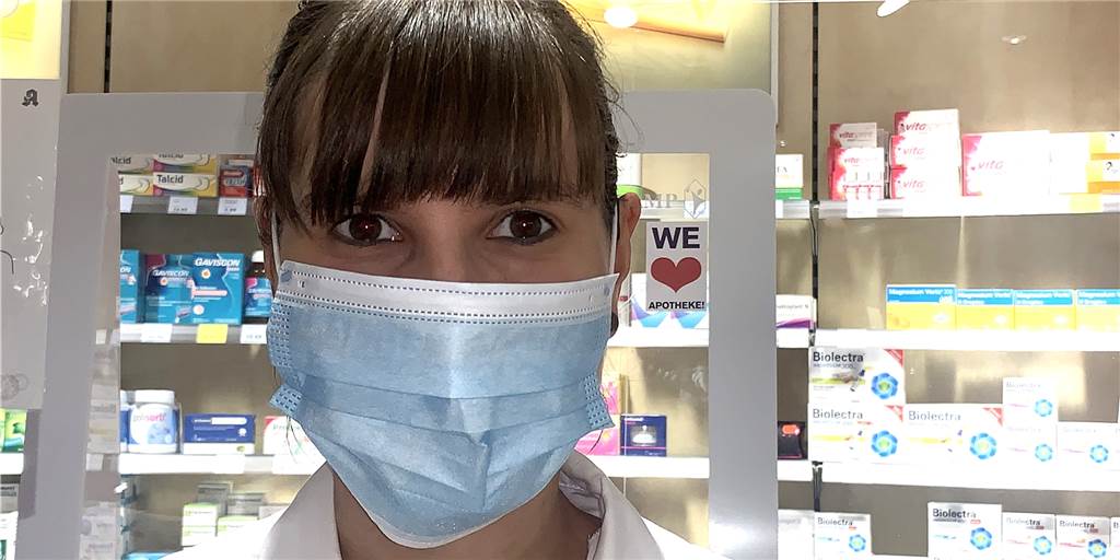 Iris Schötteldreier ist Pharmazeutisch-technische Assistentin in der Real-Apotheke. Auch sie rechnet am kommenden Wochenende mit noch erhöhter Nachfrage nach Schutzmasken.