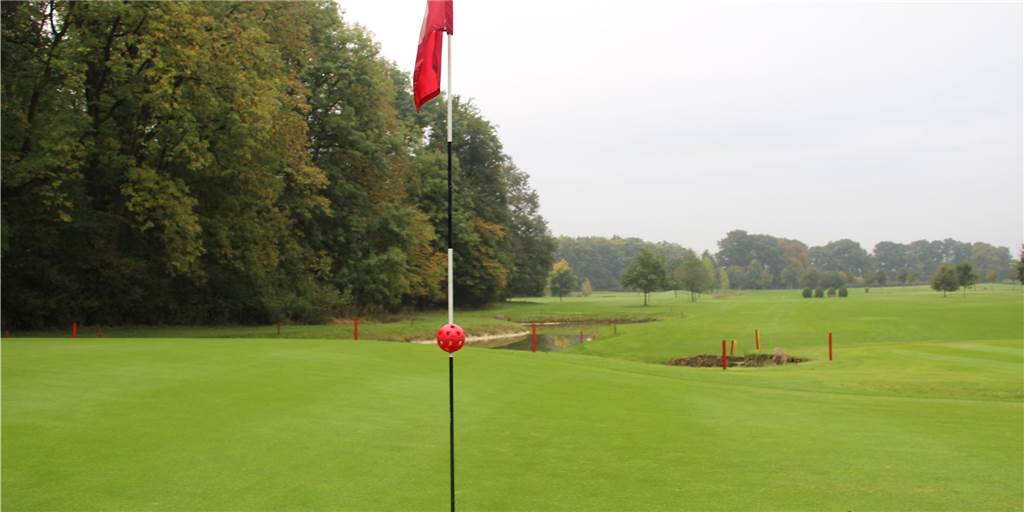 Golfclub Westerwinkel: Spendable Mitglieder kommen in den „Club der 100er“ Auf dem Golfplatz in Herbern ist in der Corona-Krise nicht besonders viel los. Aber der Club hat sich etwas einfallen lassen.