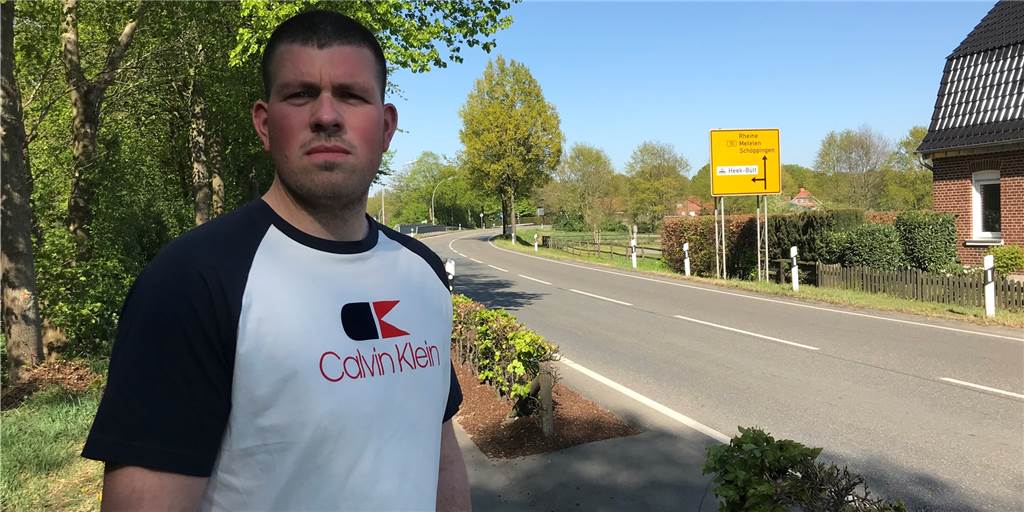 Hermann-Josef Schabbing wartet vergeblich auf schnelles Internet Hermann-Josef Schabbing auf Höhe seines Wohnhaus an der Rheiner Straße in Heek. Er hätte gerne einen schnellen Internet-Anschluss. Die Betreiber von Glasfasernetzen sehen keine Chance, die Ausbaukosten seien zu hoch.