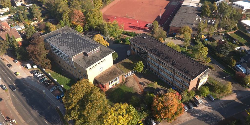 Coronavirus: Deutlich weniger Geflüchtete kamen bei uns im Land an Blick auf das alte Petrinum an der Bochumer Straße: Hier haben 149 Menschen eine vorübergehende Bleibe gefunden.