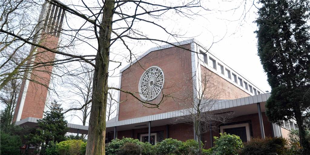 Nur mit Maske: Erste Kirchengemeinde kündigt wieder Gottesdienste an Die Kirche Heilig Kreuz in Dorf Rauxel öffnet am 1. Mai erstmals wieder für einen Gottesdienst ihre Türen. Die Sicherheitsvorkehrungen in der Corona-Krise sind allerdings speziell.