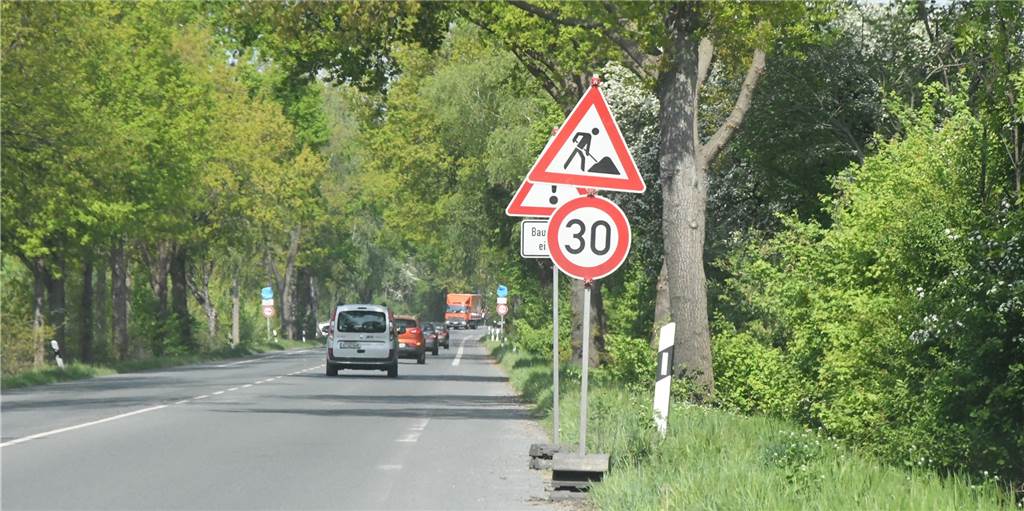 Tempo-30-Schild verschwunden - Stadt Selm rätselt, woran das liegt In Fahrtrichtung Lüdinghausen stehen auf der Münsterlandstraße zwei Tempo-30-Schilder.