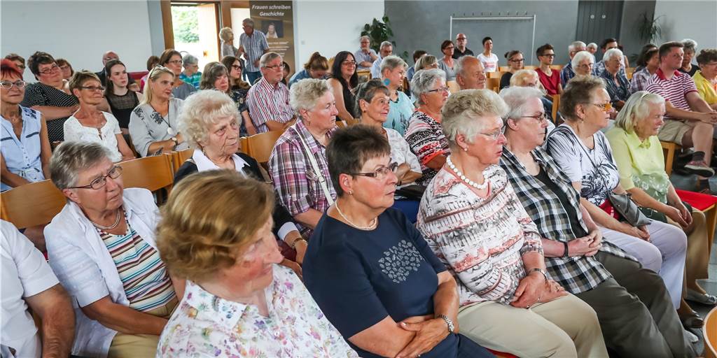 Gemeinden im Standby-Modus: Schutzkonzepte für Gottesdienste fehlen So eng wie hier in der Versöhnungskirche dürfen Gottesdienst-Besucher ab Mai nicht nebeneinander sitzen.