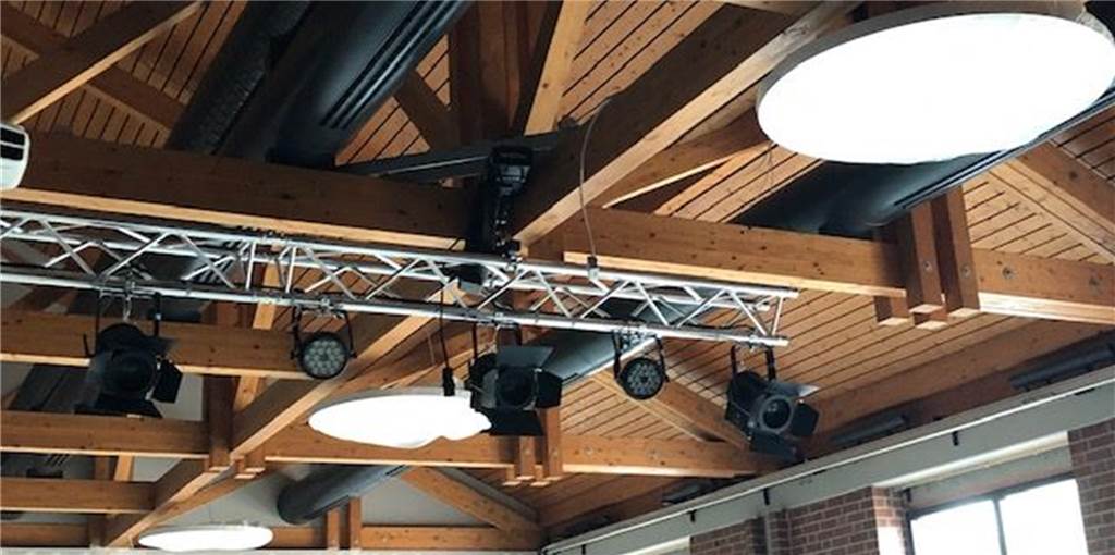 Mehr Licht, mehr Möglichkeiten - alles neu in der Stadthalle Olfen Die neue Ton- und Lichttechnik ermöglicht verschiedenste Veranstaltungen und hält dabei den Zusatzaufwand in Grenzen.