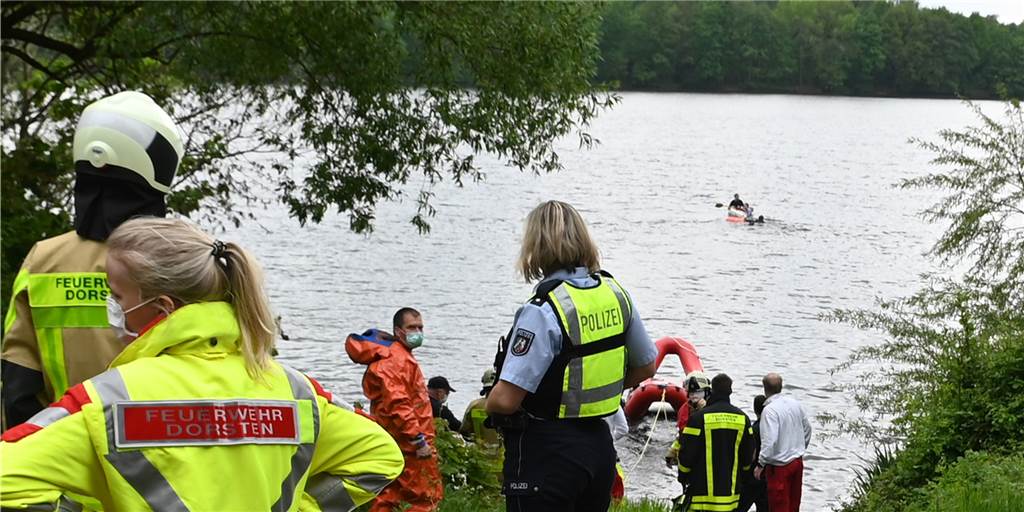 Noteinsatz am Blauen See: Warum der Lebensretter wieder an Land musste Polizei und Feuerwehr retteten am Mittwoch eine Frau aus dem Blauen See in Dorsten.