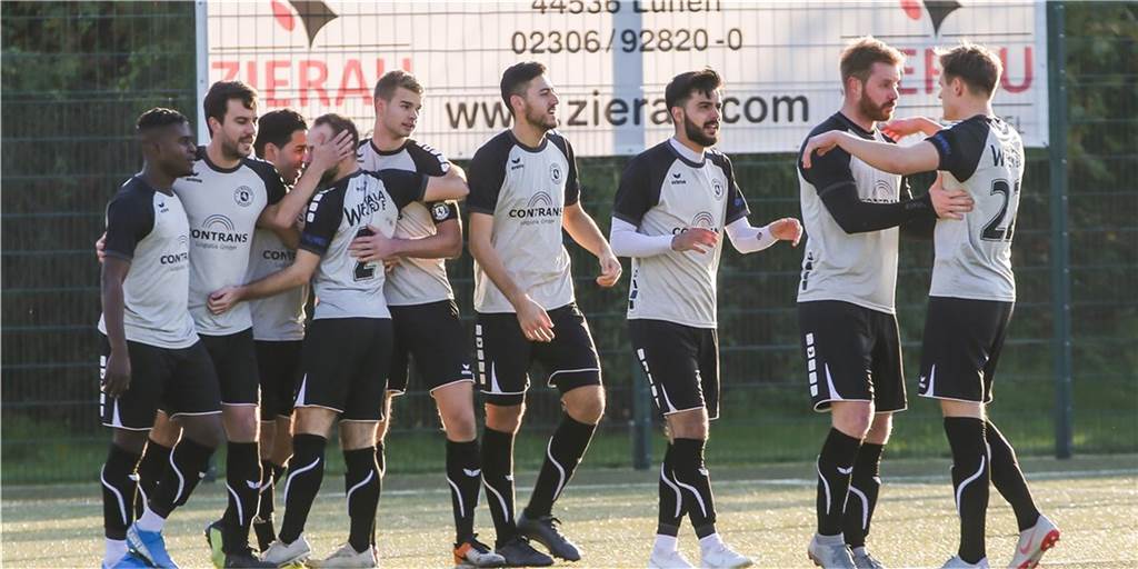 Diese Folgen hätte die FLVW-Empfehlung, wenn sie umgesetzt wird Die Spieler von Westfalia Wickede können sich über ein weiteres Jahr in der Westfalenliga freuen.