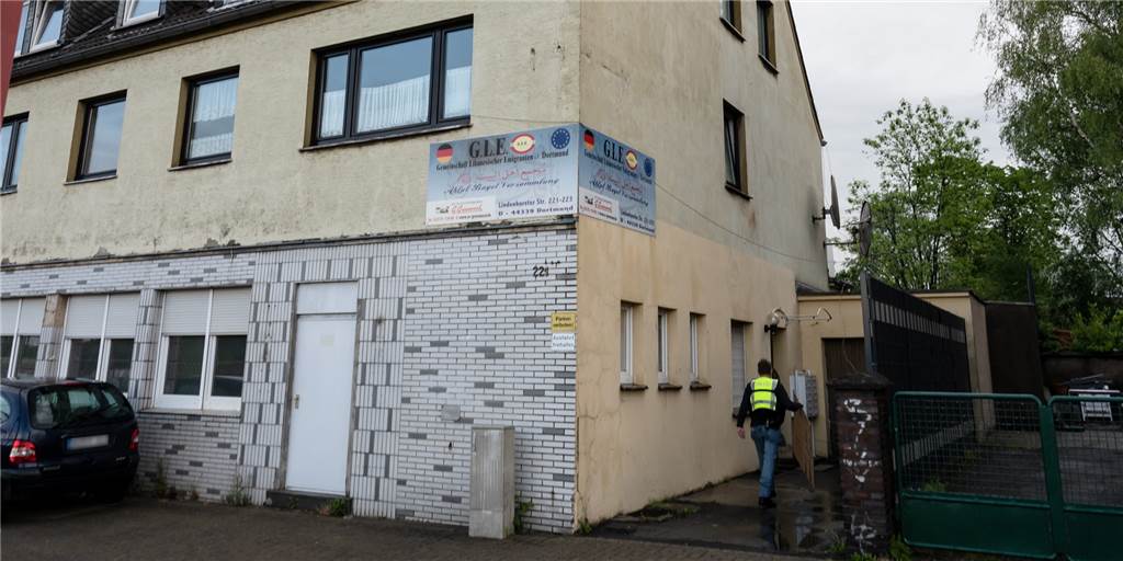 Hisbollah in Dortmund? Islam-Wissenschaftler schätzt die Situation ein An der Lindenhorster Straße ist am Donnerstagmorgen dieses Gebäude durchsucht worden.