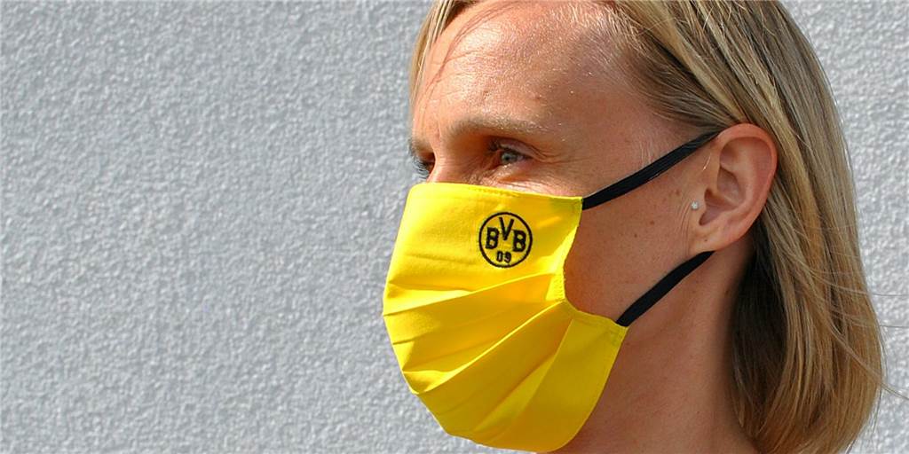 Über 50.000 Bestellungen! Schalke-Fan produziert BVB-Schutzmasken Über 50.000 Bestellungen! Schalke-Fan produziert BVB-Schutzmasken