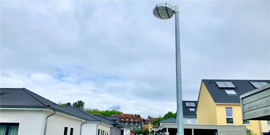 Neubaugebiet am Phoenix-See: Verwunderung über alte Straßenbeleuchtung Eine Neubausiedlung mit alten Straßenlaternen?