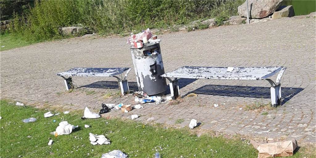 Ständig Müll im Erin-Park: „Für mich sind das Idioten“ Nach manchem Wochenende häuft sich der Müll im Erin-Park - auch in Zeiten des Kontaktverbots wegen des Coronavirus.