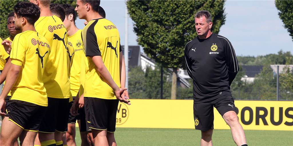 Michael Skibbe verliert beim BVB nicht nur seinen U19-Trainerposten Michael Skibbe verliert beim BVB nicht nur seinen U19-Trainerposten