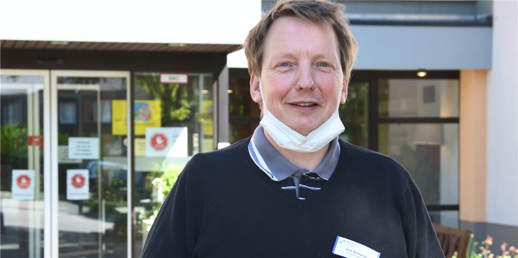 Muttertagsbesuch hinter Plexiglas und mit Zeitlimit - Heime unter Druck Jens Schneider, Leiter des Fritz-Heuner-Heims, hat Gesundheitsminister Laumann einen Brief geschrieben.