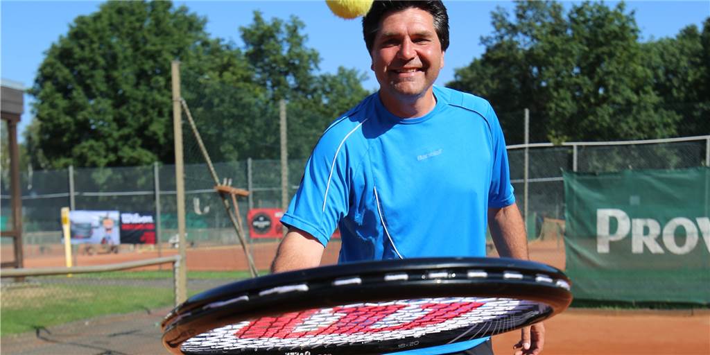 Die Tennisspieler stürmen direkt nach Lockerungen die Plätze Die Tennisspieler stürmen direkt nach Lockerungen die Plätze