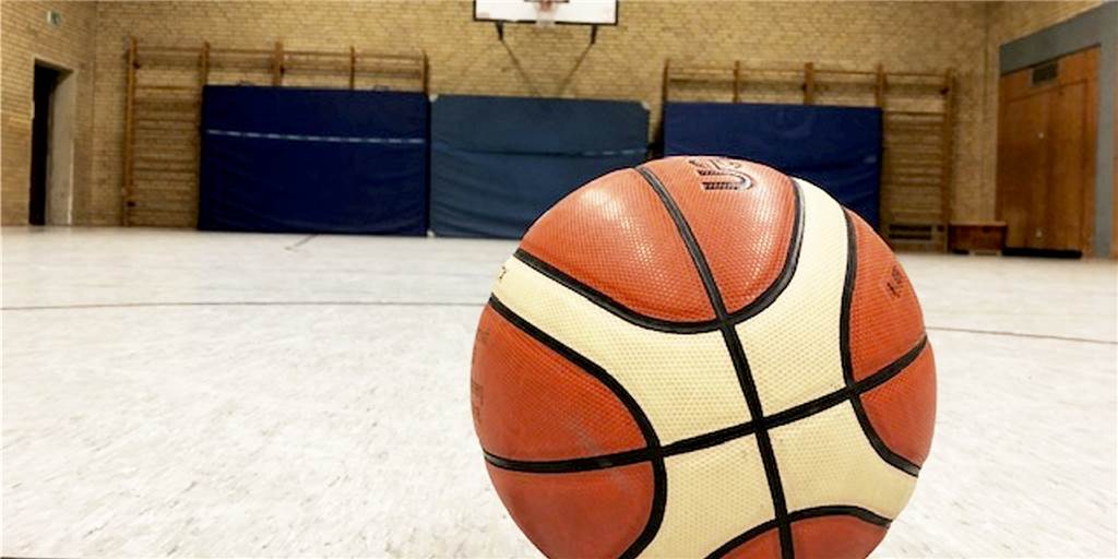 Dorsten lässt einige Sportler noch warten Basketball in der Matthäushalle
