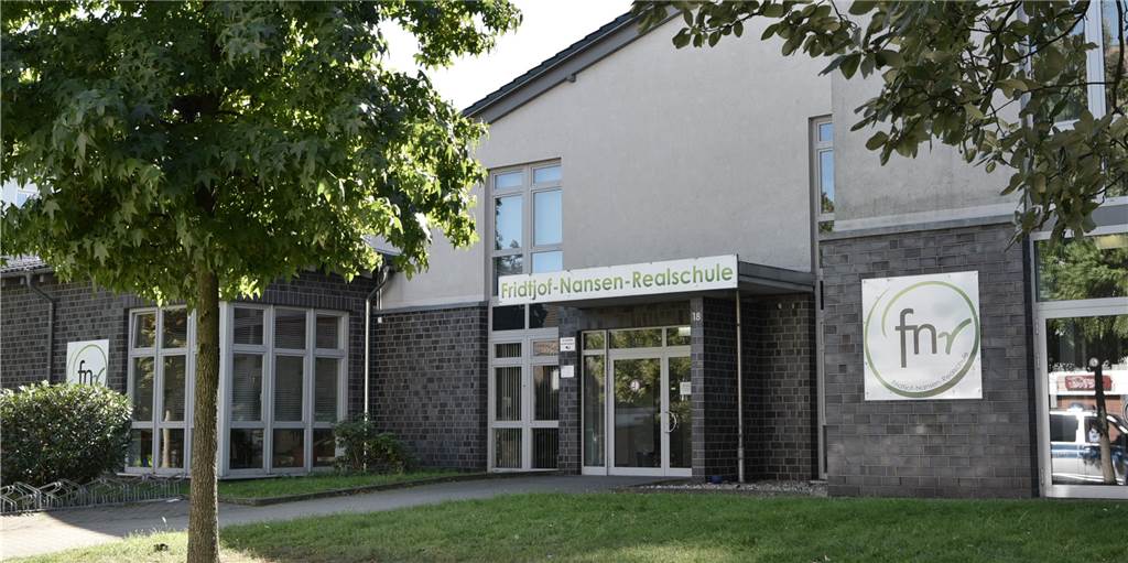 Realschul-Chef Horn: Wir hätten gern ein paar Tage mehr Zeit gehabt Die Fridtjof-Nansen-Realschule an der Langen Straße in Habinghorst