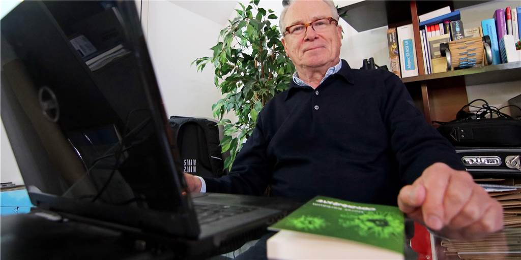Weltweit erster Corona-Politthriller kommt aus Dortmund Karbaums Motto am Arbeitsplatz ist einfach: "Ich fange an zu schreiben und weiß nie, wie es ausgeht."